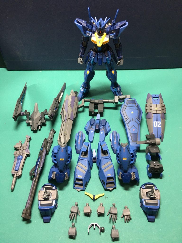 　スタティックディスプレイで〆。陸戦重装ユニット自体はパーツが極端に多くは無いんですが、1つ1つが割と大きめなのもあり、組み上がると結構なボリュームです。　塗装は全てガンダムマーカーです。本体の濃紺色がティターンズブルーに近しい色なので助かりました。紺＝ガンダムマーカー　ティターンズブルー青＝同メタブルーグレー＝同グレーグレー2＝同メカグレー黒＝同ブラック　最近はAOZも落ち着いてきてるのでG-UNITの展開を追いかけようかなと思ってます。