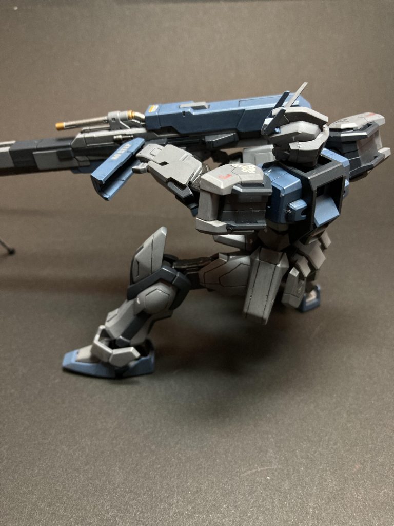 一応、両手で持てました。本当はアンブッシュさせたかったんですが、もげそうなんでやめておきました。