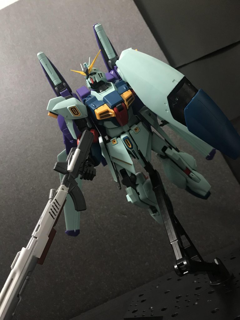 リ・ガズィクラリオンガイドウが制作したもう1つのガンプラ主に遠距離中距離を得意とした機体である本機可変機構により、機動力は抜群だが、スナイプ機体となっておりリ・ガズィカスタムの機動力が生かせていない頭部にはスナイプ用バイザーが仕込まれている。欠点バイザーの出来が悪く前が見えない