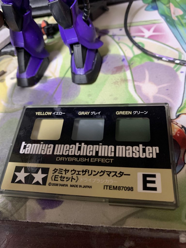 とりあえずイエロー塗ったり、グリーン塗ったり色々試しました