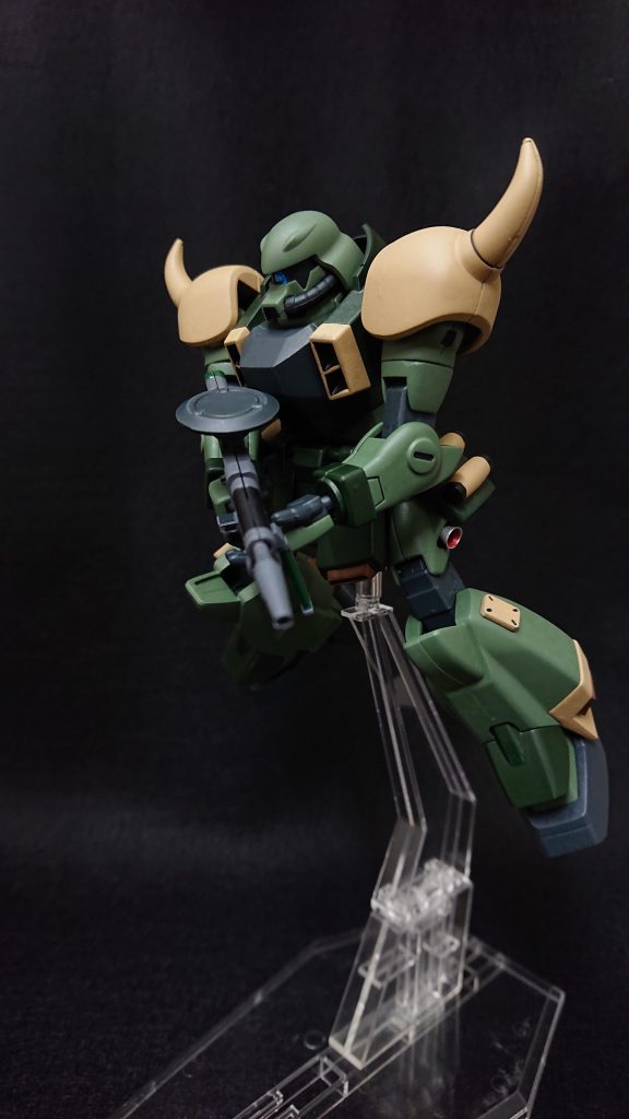 以前投稿した「ジムウォーリア」にシールドを使ってしまった為両肩をスパイクアーマーに変更