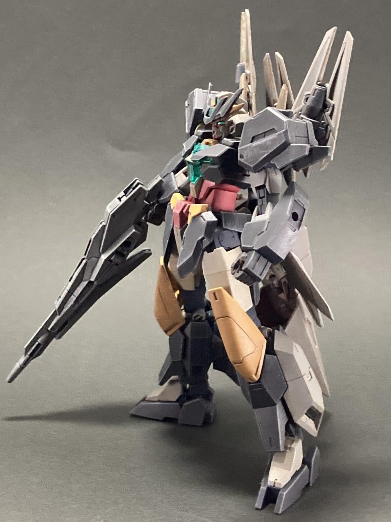 横①ユーラヴェンの個人的な印象として、マッシブなデザインに対し、白い部分が軽く見えたのと、膝とモモが白で被っている所が気になったので白部分はグレーにして重厚感を強調し、濃紫部分は合わせてダークグレーに変更。膝とモモは別の色に塗り分けてみました🎨