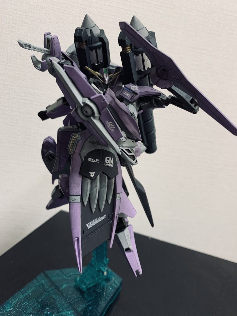 GNシールド&ディフェンスロッド展開。GNハンドガン上部のエネルギーチューブ接続機構は外してジンクスのGNシールドを付けています。アインがいないので。