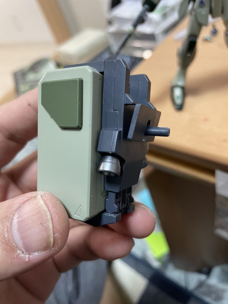 ダガーLのミキシングにあたりカスタムのネタが似てる方の動画がありましたので接続部の加工のやり方を勉強させていただきました!自分は干渉部を削りたくは無かったのでスペーサーを自作、0.5ミリを3枚重ねて使用したらジャストフィットな感じでした。