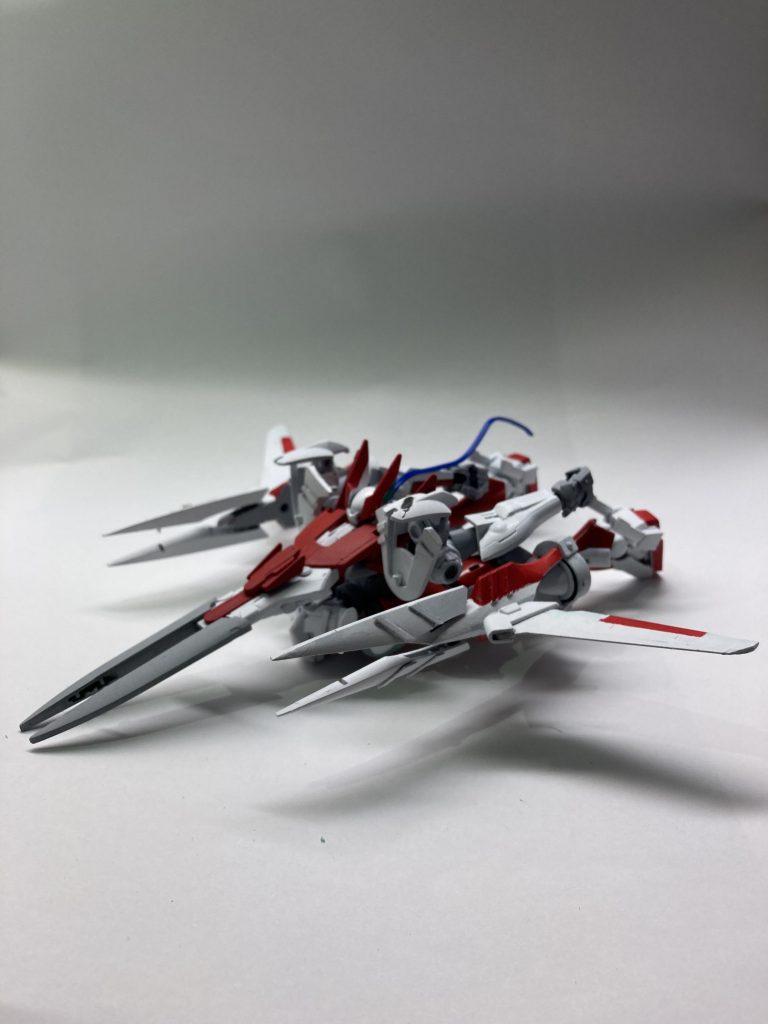 飛行形態フルバーストモード新造GNライフル(ハウリングライフル)と両肩に内蔵されたGNキャノンによりトライパニッシャーを放つことが可能。また、サイドバインダーはスサノオのものを改造したため、元々あったGNクローの機能の他にGNキャノンとしての機能もある。トライパニッシャーとサイドバインダーのGNキャノンを合わせることで、敵軍に対し一撃離脱戦法をとることも可能である。