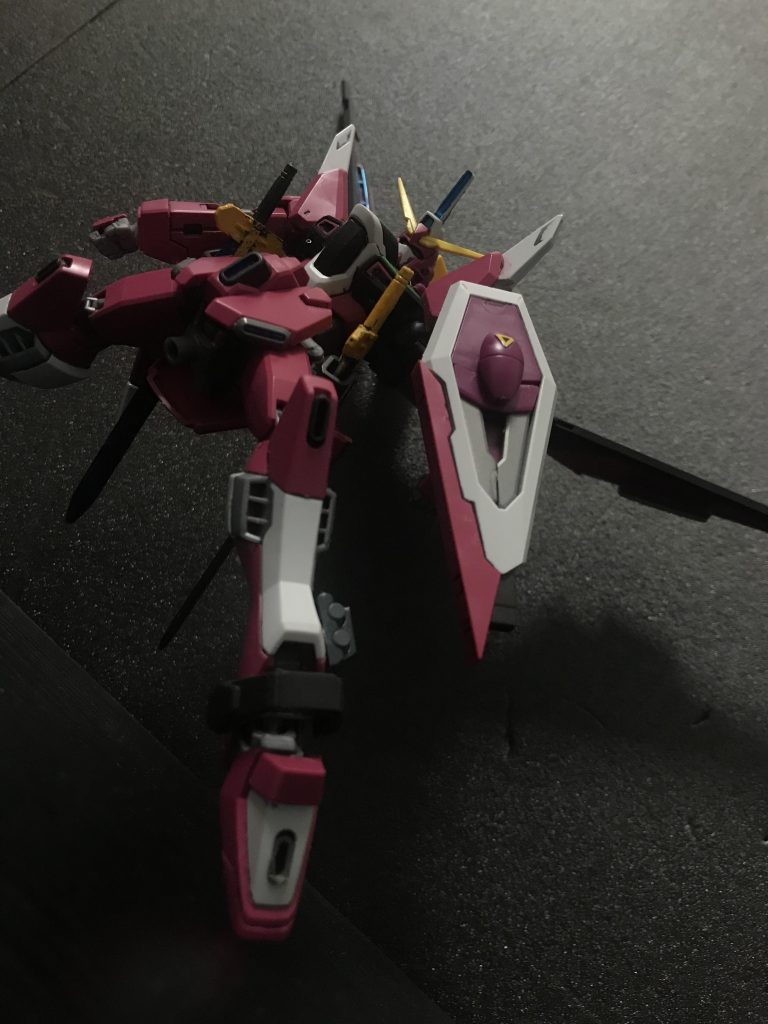 ジャスティスファイトガンダムアオンの弟であるカイリの搭乗機、ヴァルキュリアソードを装備しており武装も増えている。