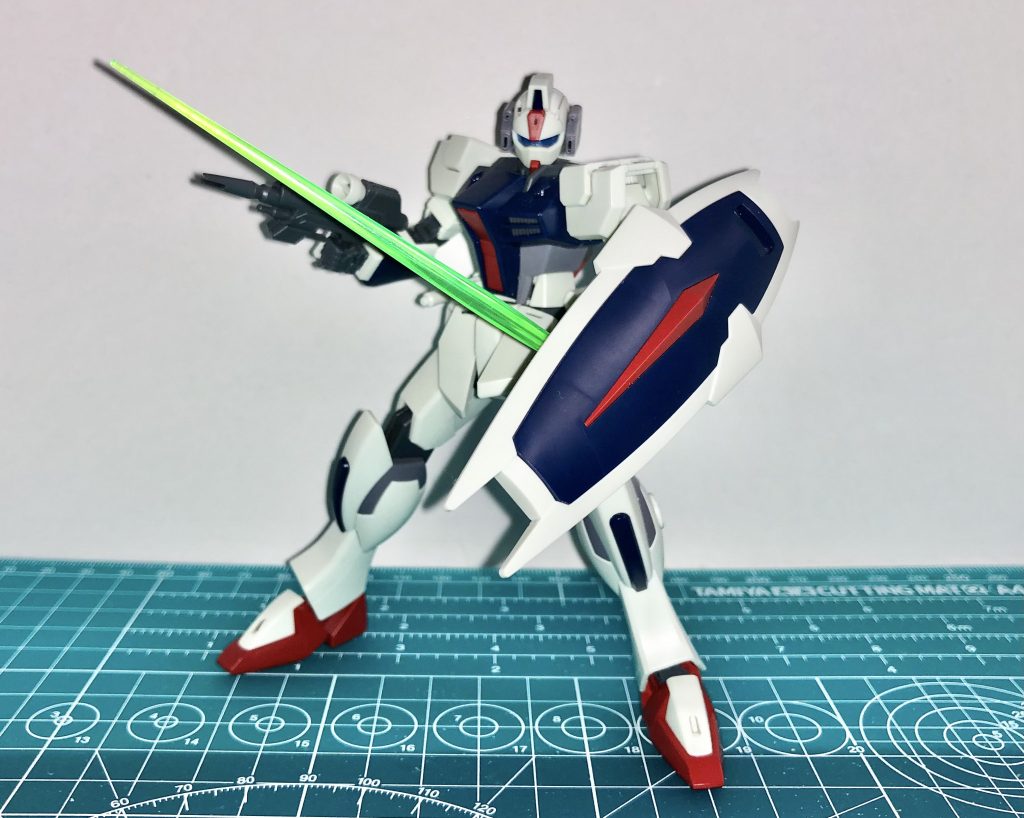 HGタガーLです。今回はこいつを使って色々ポージングをしていくゾ。