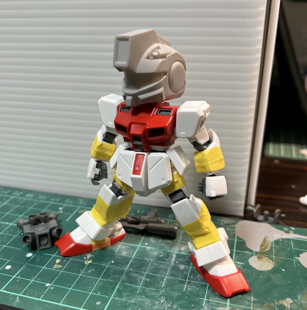 短縮化加工です。胴体腹の部位を2mm短くし、二の腕・腕・太腿・スネを短く加工しました。切断加工は超音波カッターを使いっています。