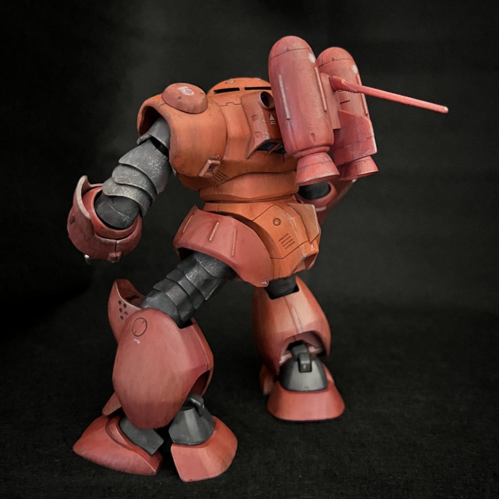 ななめ後ろから。腕と脚のジャバラ装甲に施した焼鉄色の感じがお気に入りです。