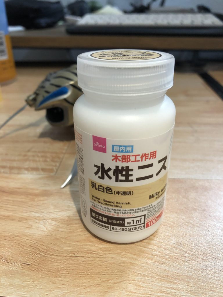 関節の部分がぶらんぶらんになったので調べたら100均の水性ニスで関節の部分が強くなるとの事で試してみたらガチガチにはならなかっけどポーズとれるほどまで回復しました！