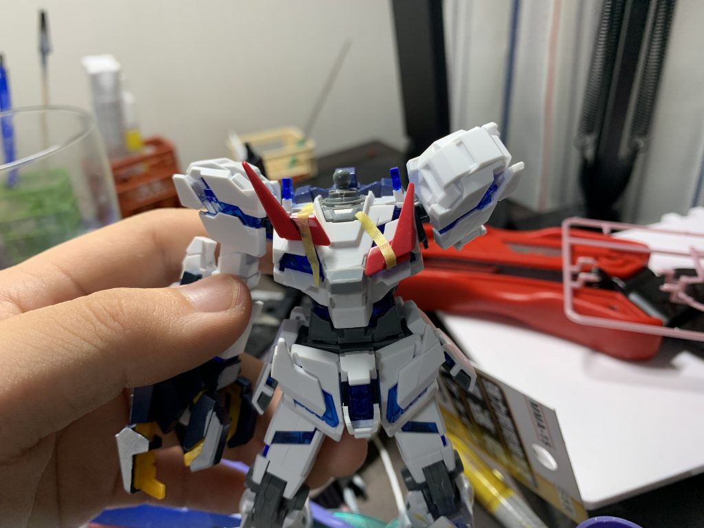 体もそのままでは味気ないのでダークマターのパーツを貰い鋭角パーツを足してみました。