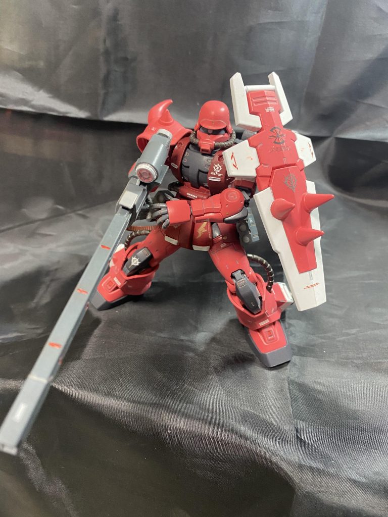 レールガン構え!MGザクウォーリーアーのパケ絵のポーズに似せてポージング!