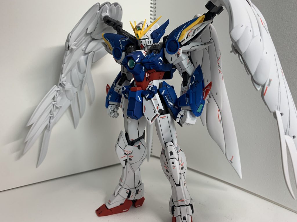 まずは素立ち。羽の存在感やっぱりすごいですね