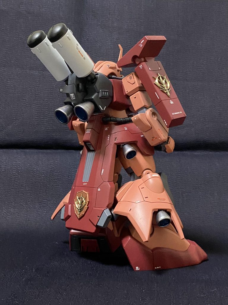 シールドにもデッカいエンブレムをつけました。