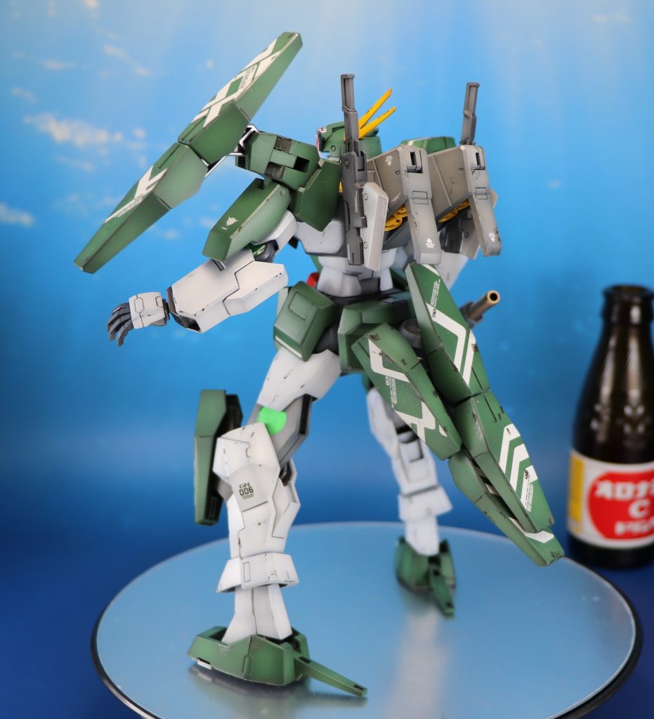 デカールは新たにデザインされた専用のものを使用しました。