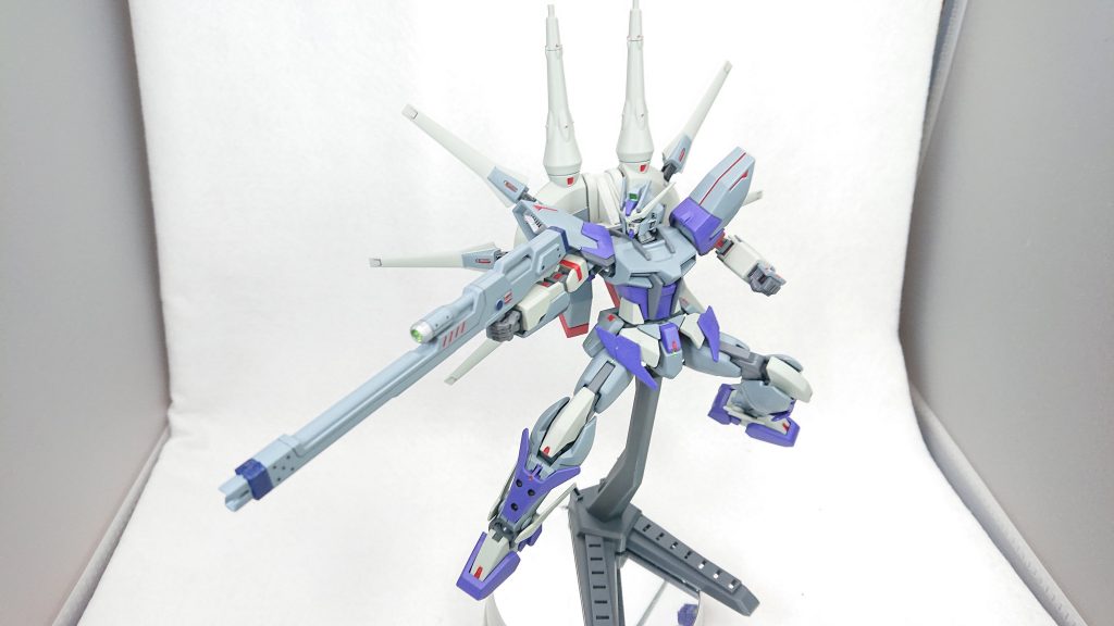 ビームライフルのスコープ部分を少し削りセリアで買ったデコレーションシール(黄緑色)を接着