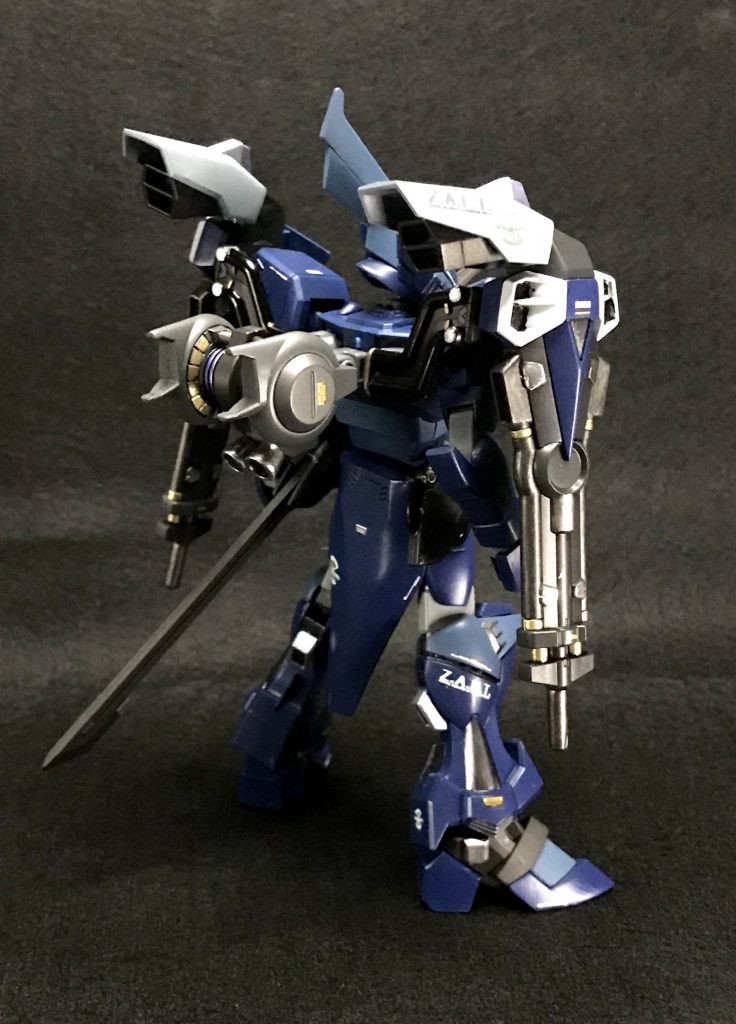 バーニアのパーツには同じくガンダムマーカーのメッキシルバーをガンダムマーカーエアブラシシステムで吹き付けました😊相変わらずピッカピカです笑 また、フレームのシルバー等にはシャインシルバーを使って質感の違いを出してみました👍🏻