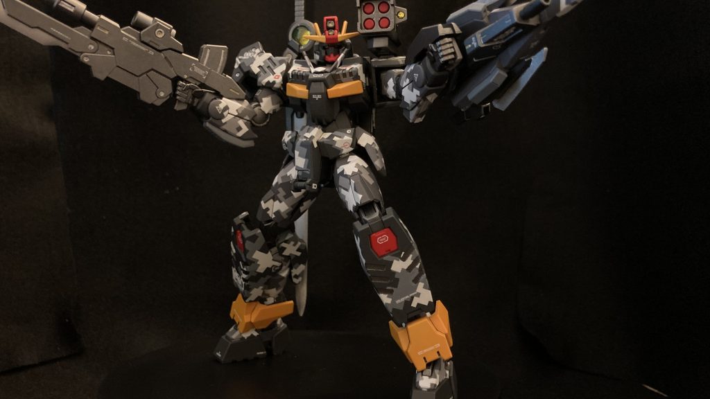 パッケージアートのように構えさせて武装のゴツさのおかげで威圧感ありますね