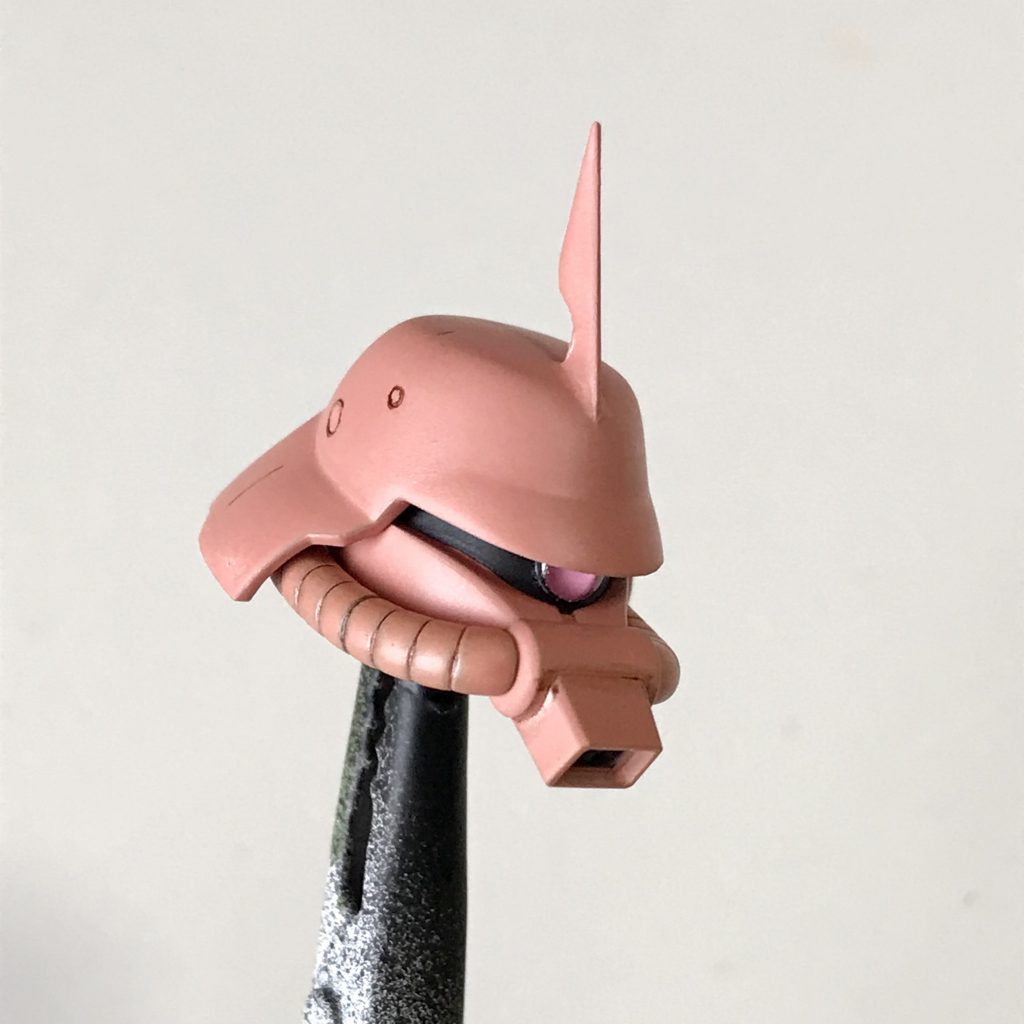 頭はBタイプ（フリッツヘルム仕様）。2種類の頭が付属します。ツノはプラ板、モノアイはHアイズです。