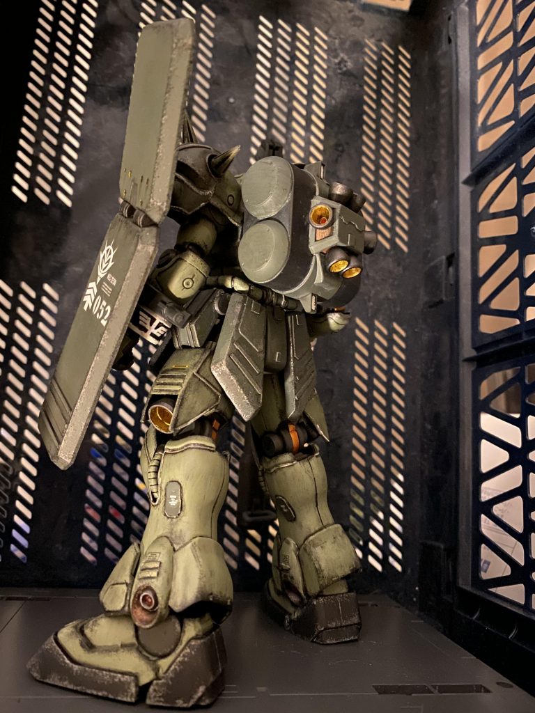 バックパックはそのままでは、マラサイには装着出来ないので背中に穴を開けて接着してます。腰のサイドアーマー、リアアーマーは延長加工は無しでこちらもプラ板でディテール