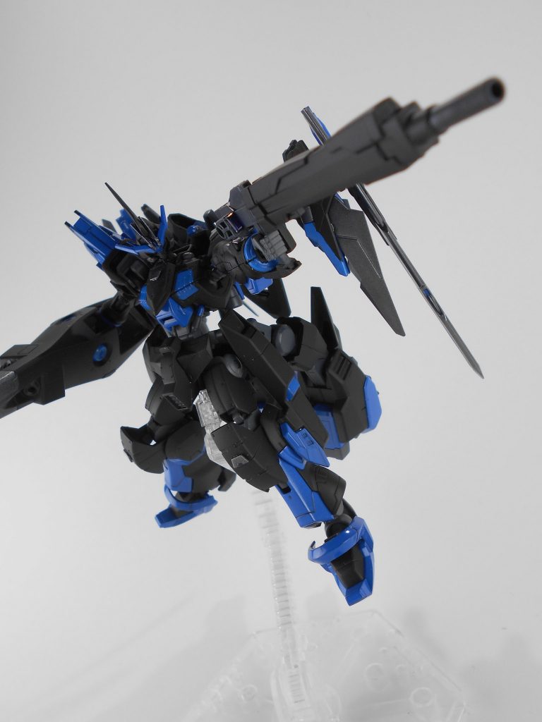 トライドッズライフル改、「セブロ」。トライドッズライフルにハードポイントとセンサーを追加して、精密射撃を片手でも出来るようになっています。「セブロ」はフランス語で「白海」のアナグラムです。