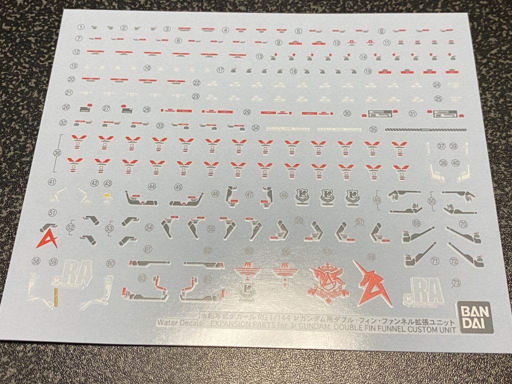 RGのダブルフィンファンネル拡張用に付属してましたデカールを以前に部品請求の際に頼んでおきましたので迷う事無く導入しました。ver.ka風の洗練されたデザインで頼んでおいて正解でした。
