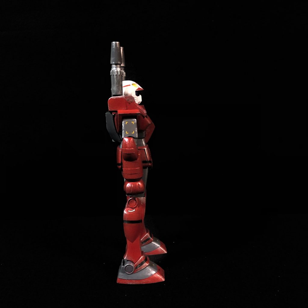 よこガンキャノンの中距離支援機としての総合性能は予想通り手堅いものであったが、そのままでは量産されず、上半身だけをキャノン砲装備の中距離支援型にしてしまうという物であった。