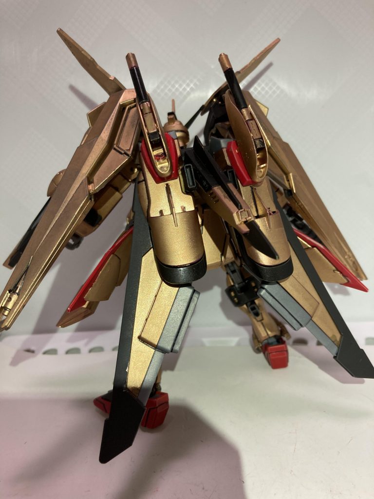 ファトゥム01は小型化して、スリングパニアーの様にしてみました。