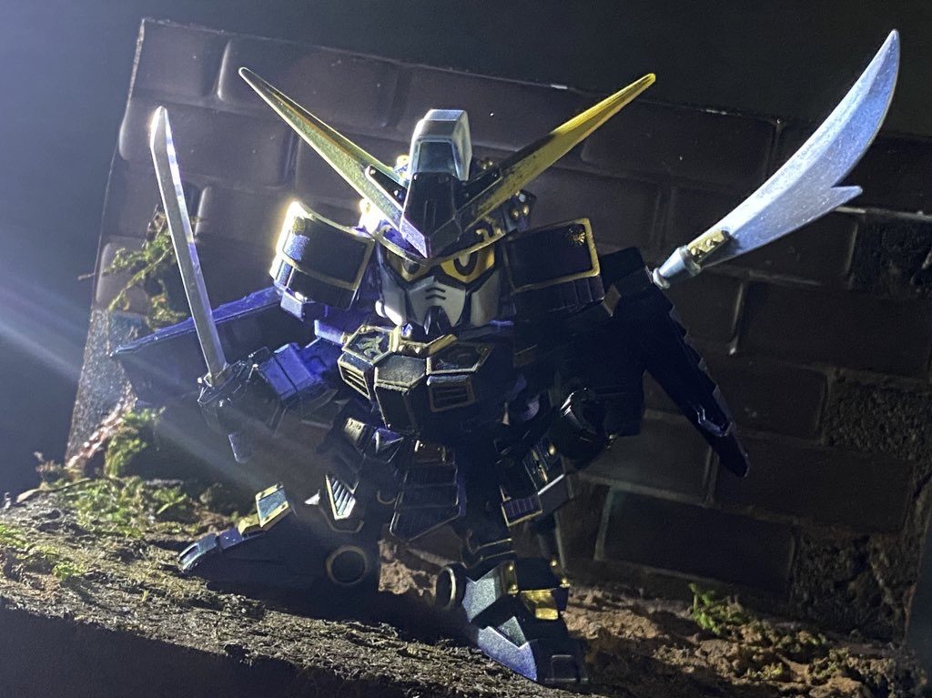 かつての姿に一瞬戻って見えるシーン。レジェンドBBの完成度の高さ、素組みでもそのかっこよさ素晴らしいキットですね。