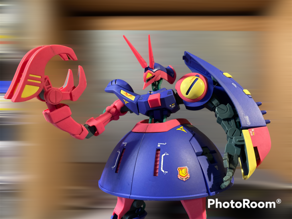 本体ブルーには黄色と白のデカールを、黄色には赤のデカールを選んで貼っております。