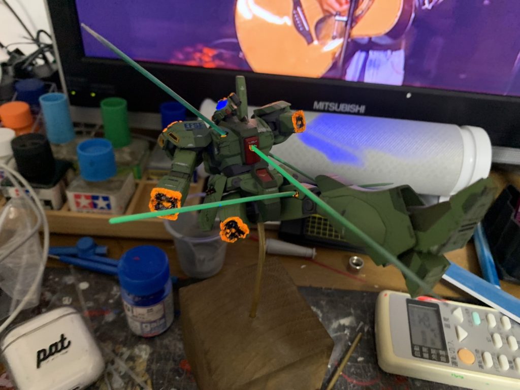 ビームおよび切断面は蛍光塗料で塗装してあるのでブラックライトで光ます。