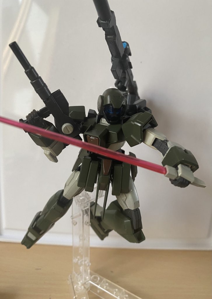 一つ前の写真もそうですがタンクとアグニを外した軽装状態で戦闘できます。盾がないのが怖いところ。この機体の基本的な仕事は巨大なアグニを3発くらい撃って帰るだけですね