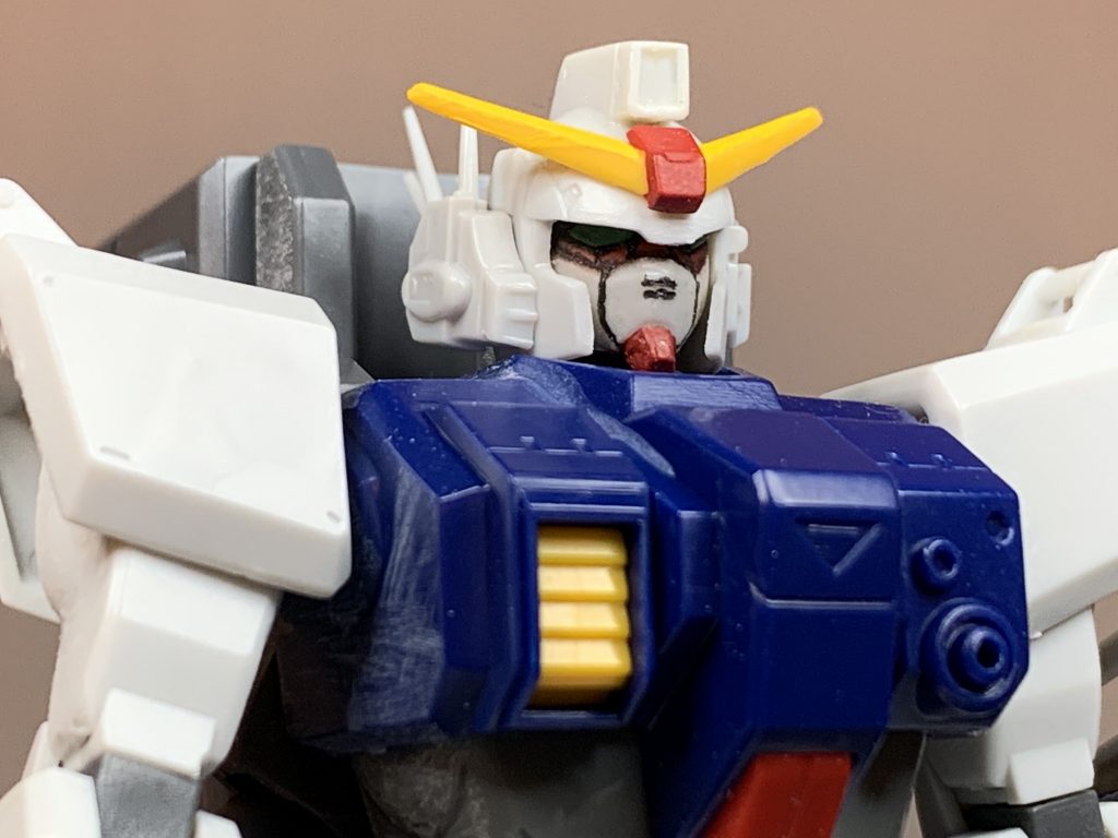 素組みの段階で顔の塗り分けをしました。