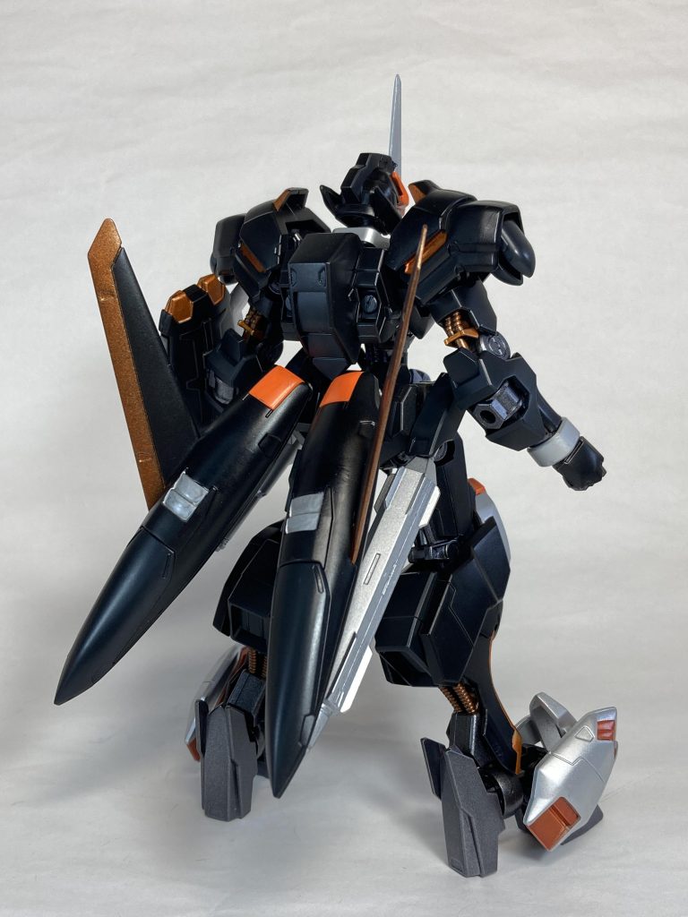 後ろカラーリングを黒とピュアオレンジ、メタリックオレンジの3種類を主にして塗装してます。