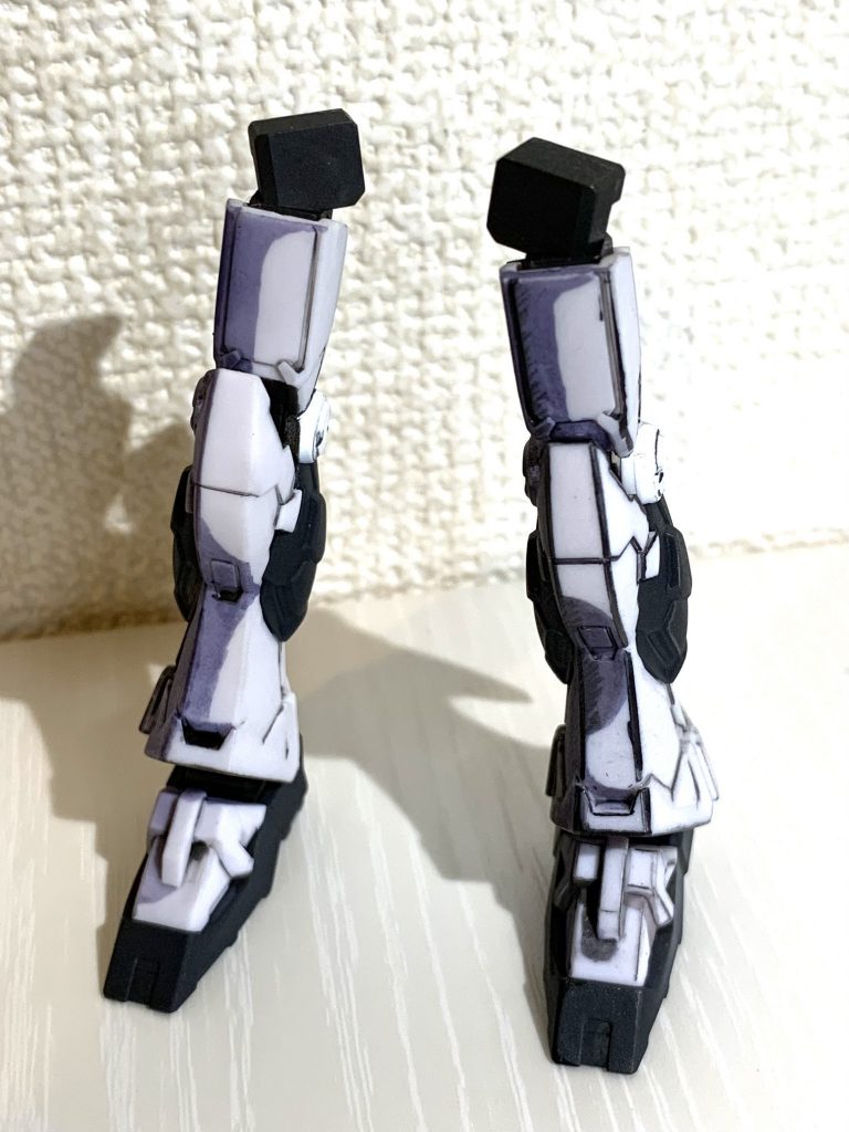 肉眼だとどこを塗ればいいか分からなくなるので、写真を撮って見え方を確かめつつの塗装になりました。