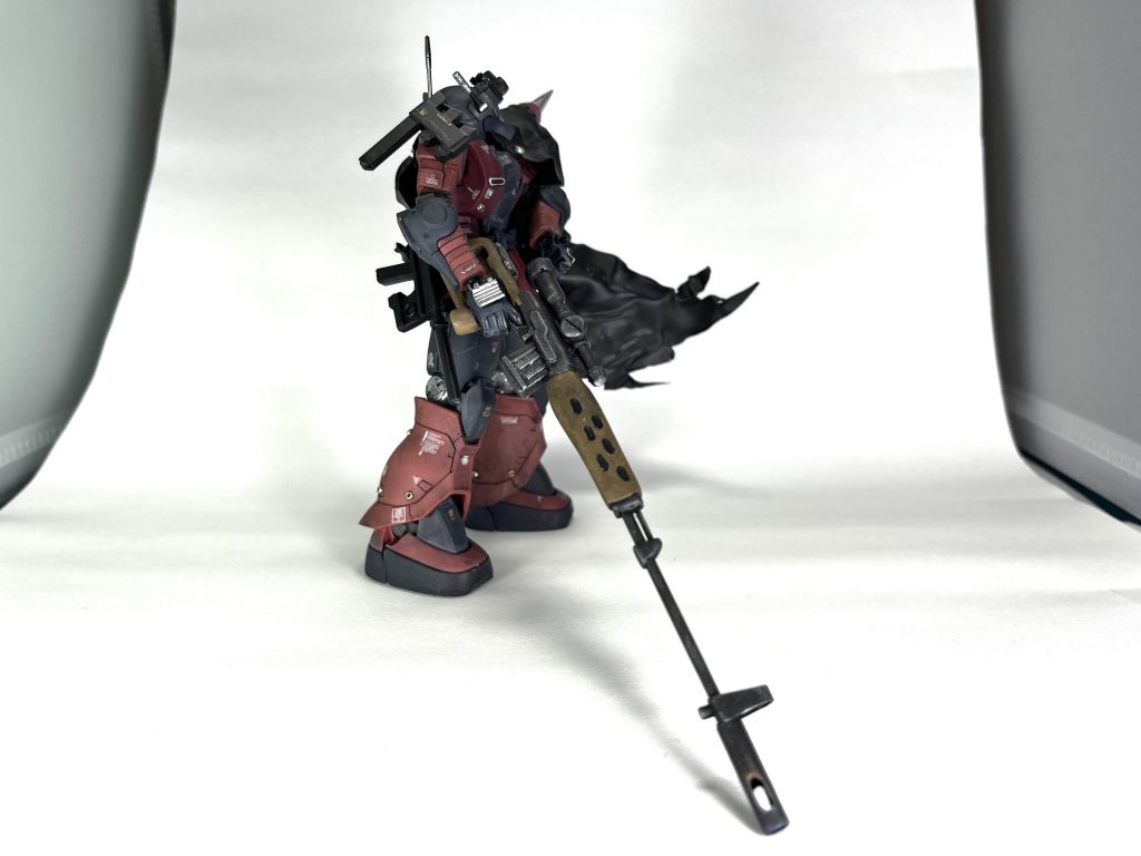 ちょっと今ロシアを推すのはご時世的に怪しいところもありそうですが、世界一カッコいいスナイパーライフルはドラグノフって決まってるのでプラ棒とパテでフルスクラッチしました。むしろ機体より先に作ってて、それを元に今回のコンセプト決めてるくらいでした。