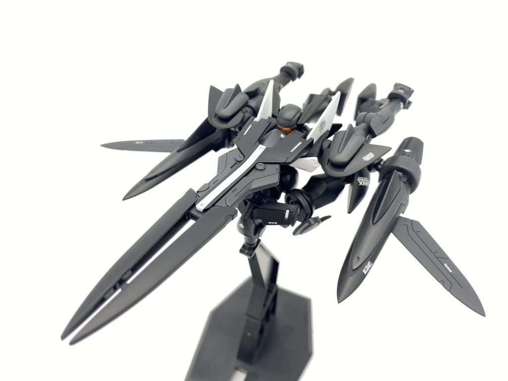 差し替え無しで変形可能なのが嬉しい サイドバインダーのおかげで航空機感マシマシ