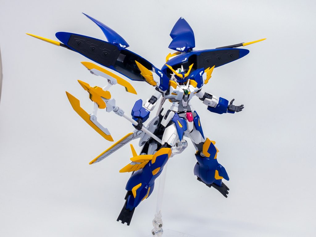 バインダーには推進装置のほか3連装ビーム砲、アンカー4機、GN魚雷発射管など多数の武装を搭載。