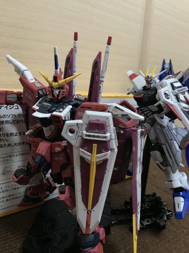 いつか見た安らかな夜明けをもう一度手にするまで消さないで灯火、車は回るよ…