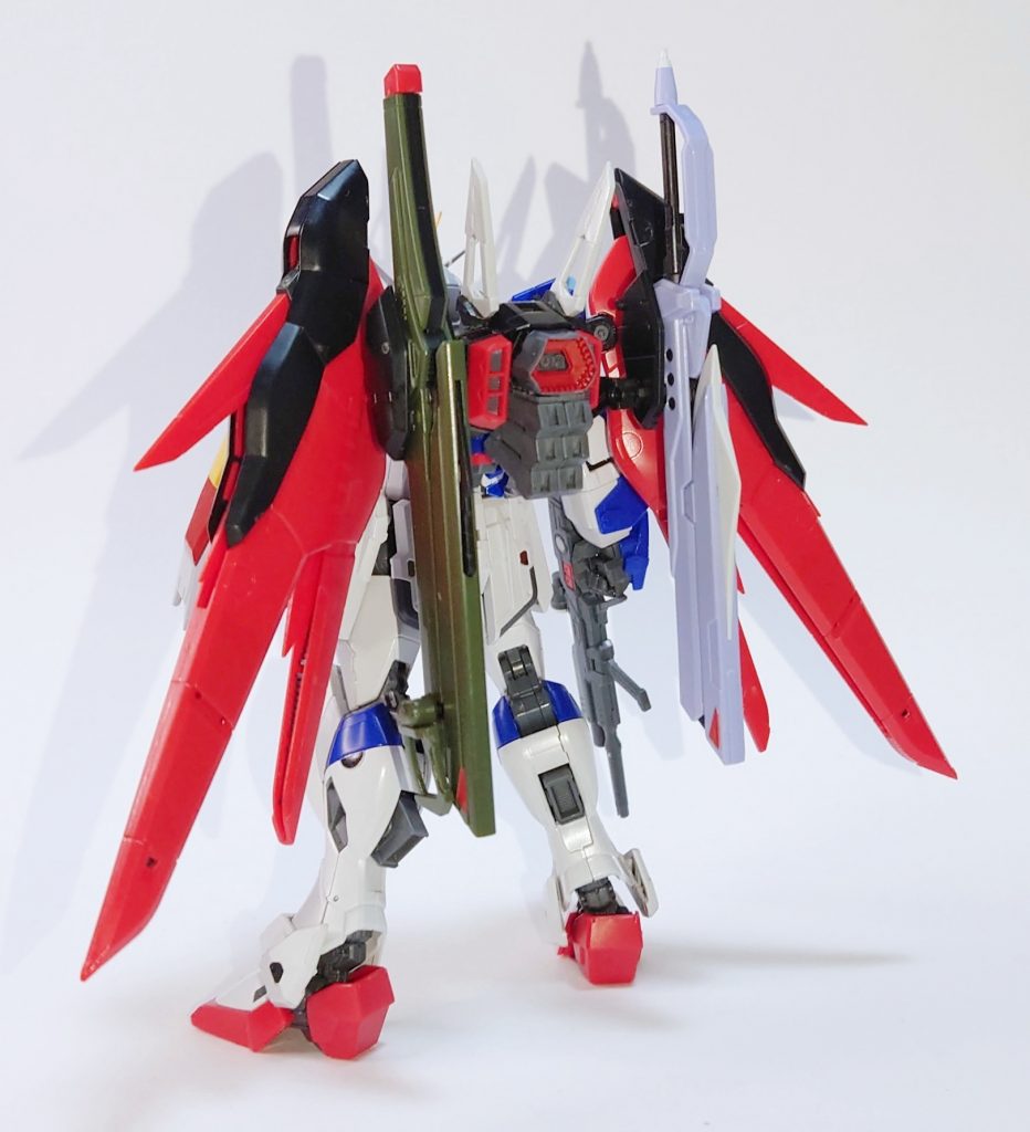 MGビームマグナムのカートリッジをエネルギーパックに見立ててシルエットに装着。取り外しも可能。