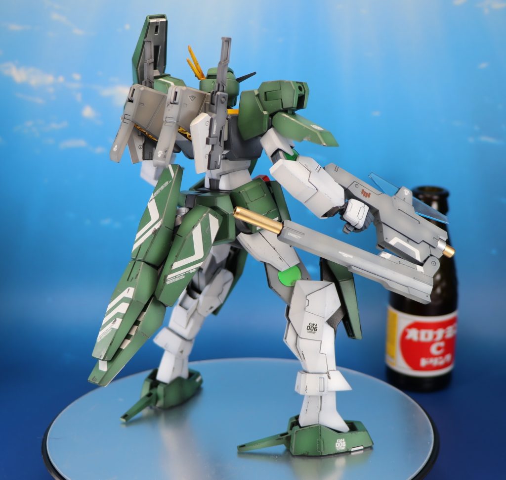 GNピストル兼アックス、GNバルカン兼ライフル、狙撃スコープなどギミックも豊富。