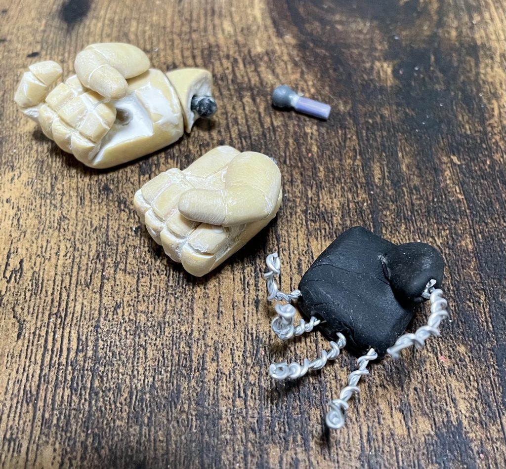 ハンドパーツは樹脂粘土・アルミ線を芯に、エポパテでスクラッチ。なかなか時間がかかりました。