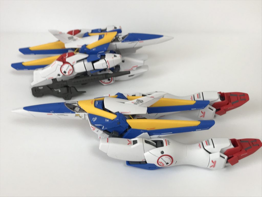 トップファイターとボトムファイターです。これに合体・変形するのは凄いですね。ええい!バンダイの技術力はバケモノか!