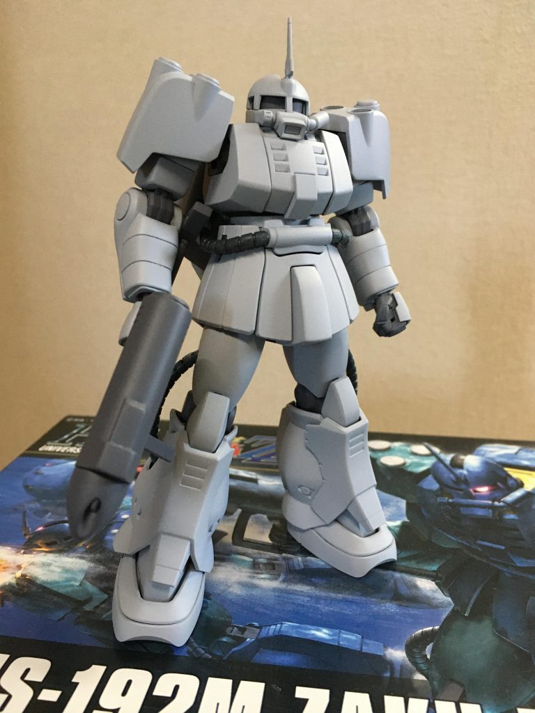 マスキング練習の為に後ハメ加工はせずに合わせ目消ししてあったものに2色サフ吹いて満足しかかってたので…