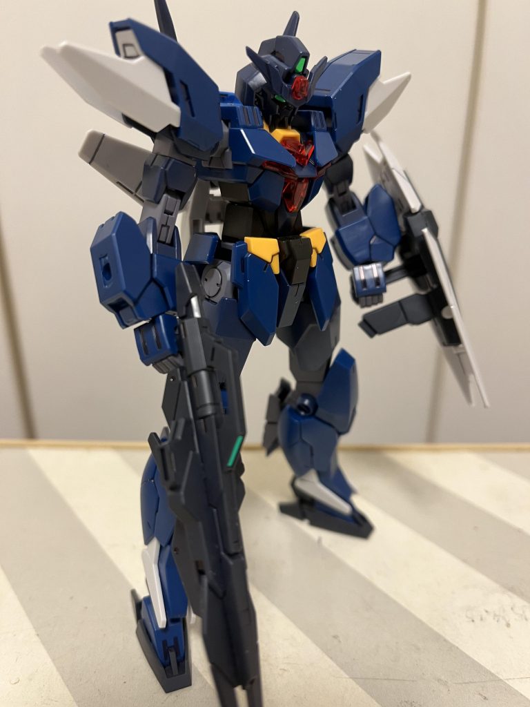 ティターンズのコアガンとメルクワンの色のシンクロ率が高すぎる。ただし仕方ないとは言え、ティターンズカラーなのに一部に白が出てるのはどうなのかとも思ってしまいますねw  でも塗装なんかしてしまったら、元に戻せなくなるし!