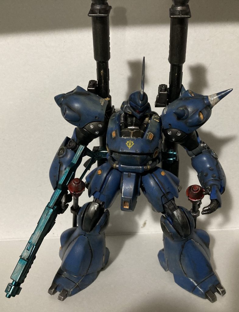 デカールはシールだとウェザリングした時に浮いてしまうので、今回は水転写式を使っています。ショットガンは青竹色で塗りましたが、思ってたよりテカテカしていたので強めに汚して落ち着かせました。