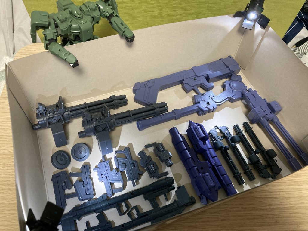 今回の改造にあたって支給される武装一覧（仮）はご覧の通り。正直メチャクチャあるけど、出撃前に装備選択をする設定にすれば問題なし。流石にこれ全部を一度に機体にインするのは無理がある。なんか…声がするような…気のせいかティ「お、多すぎますぜ旦那ぁ!」