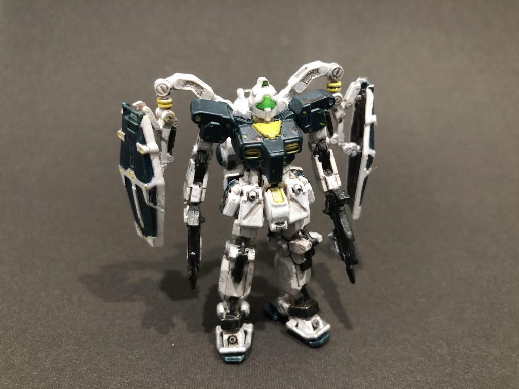 今回は筆塗りの天敵、白基調で大苦戦しました。ムラがなくならないし、厚塗りになるし…。エアブラシなくても、こういうのは開き直って缶スプレーとかで基本色を吹くべきと学びました。