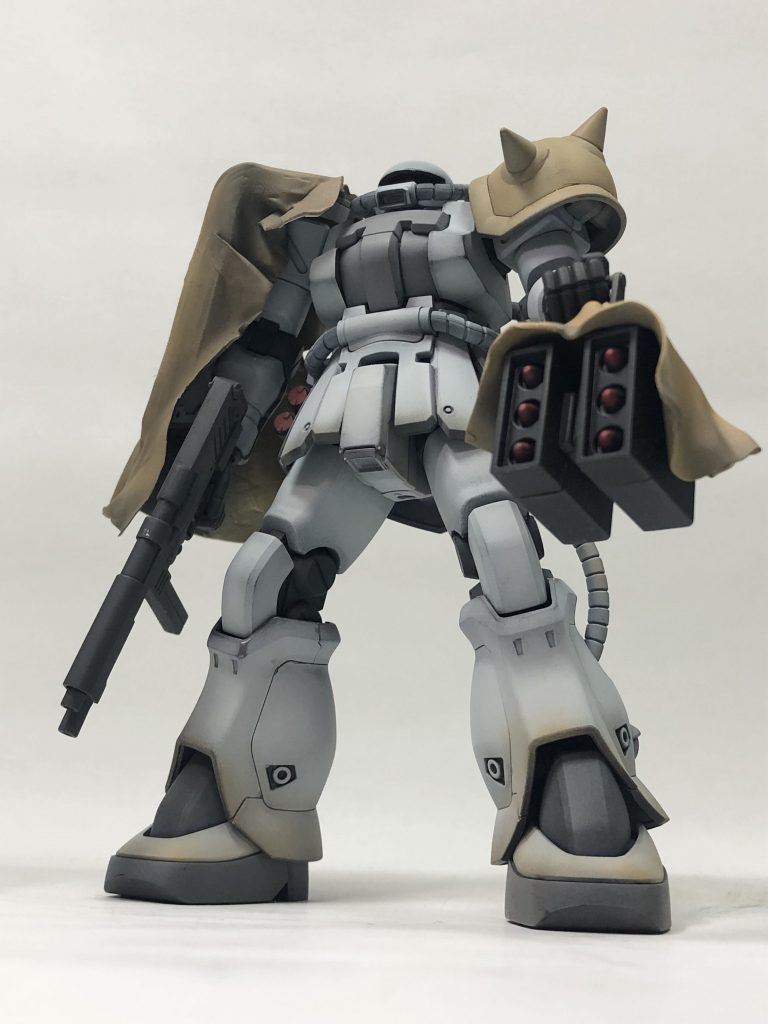 F2ザク素晴らしいですね、合わせ目消しとウェザリングはかけましたが、ディテールアップせず、今回はデカールも貼りませんでした。自分の中途半端なディテールアップなら素のままの方がイイと思います。ただザクは難しいですね。閲覧ありがとう😊ございました。また宜しくお願いします。