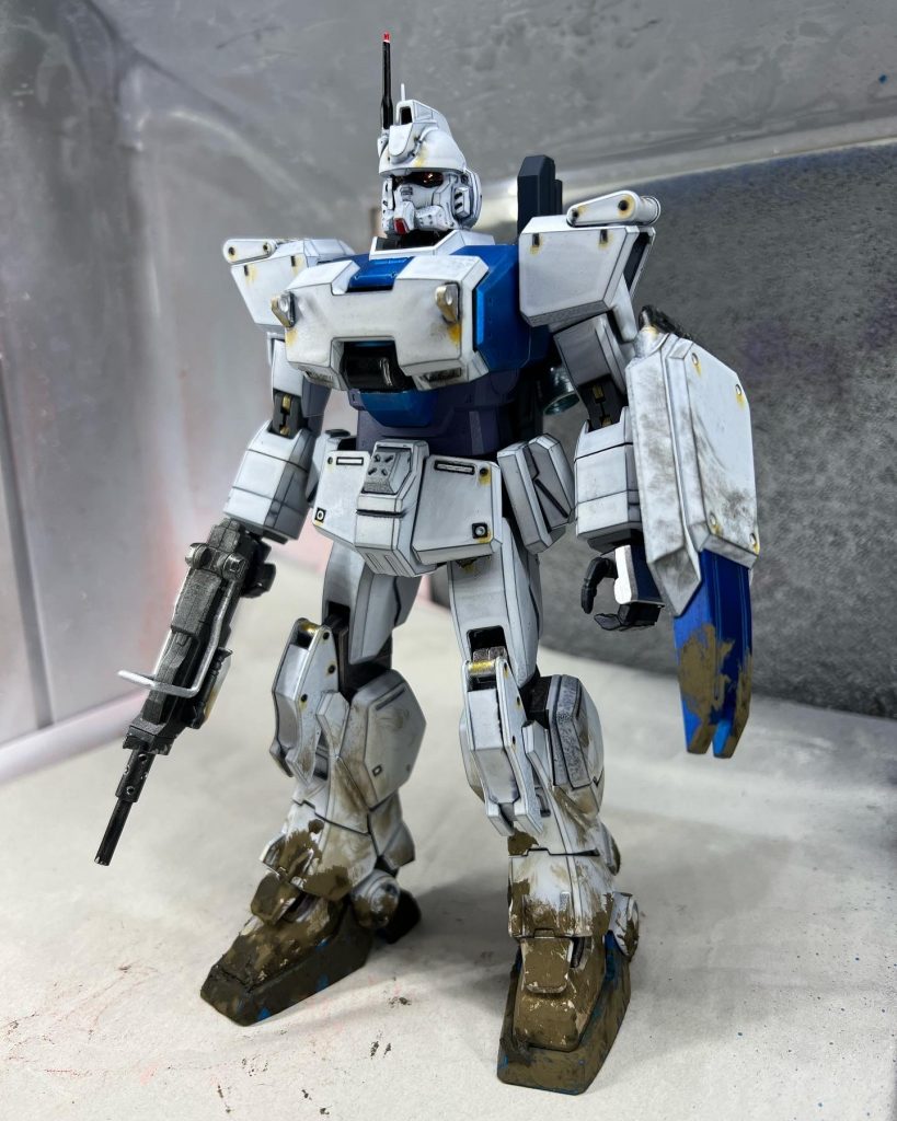 雨に打たれ、汚れ、戦い続ける姿を表現しました。